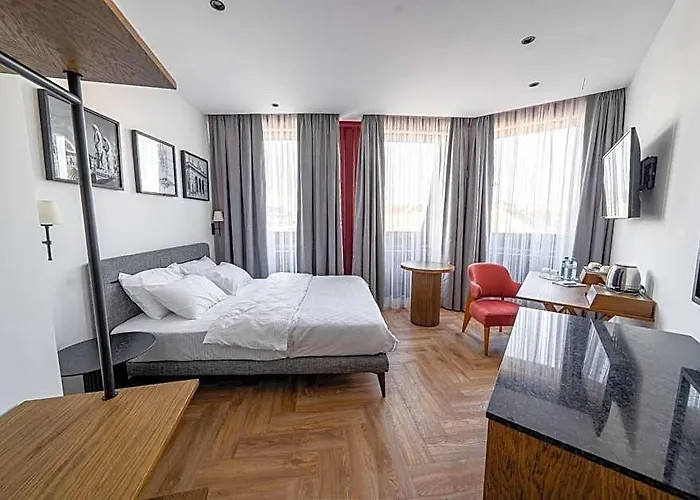 Mavie Domenig Apartahotel 3*