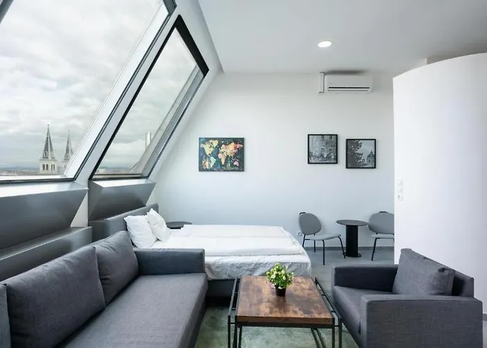 Mavie Domenig 3*